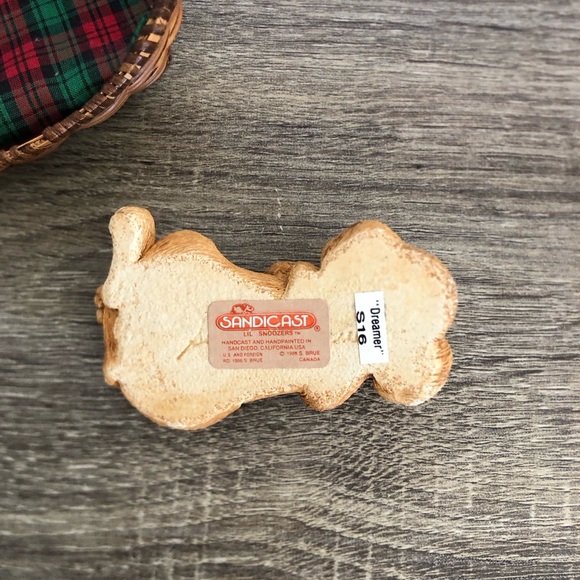 Vintage Sandicast Dog Figurine in Bed - Picture 6 of 13